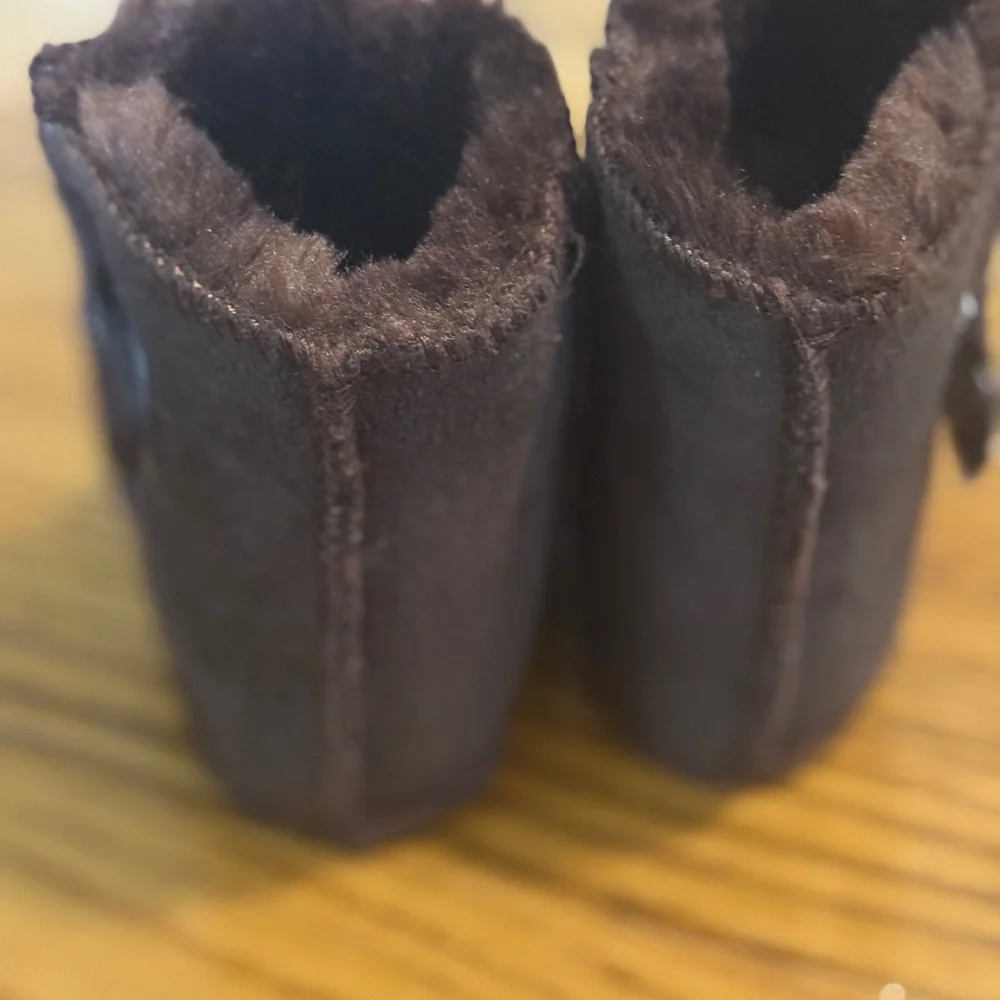 Brand New In Box : infant Ugg Erin Boots Small